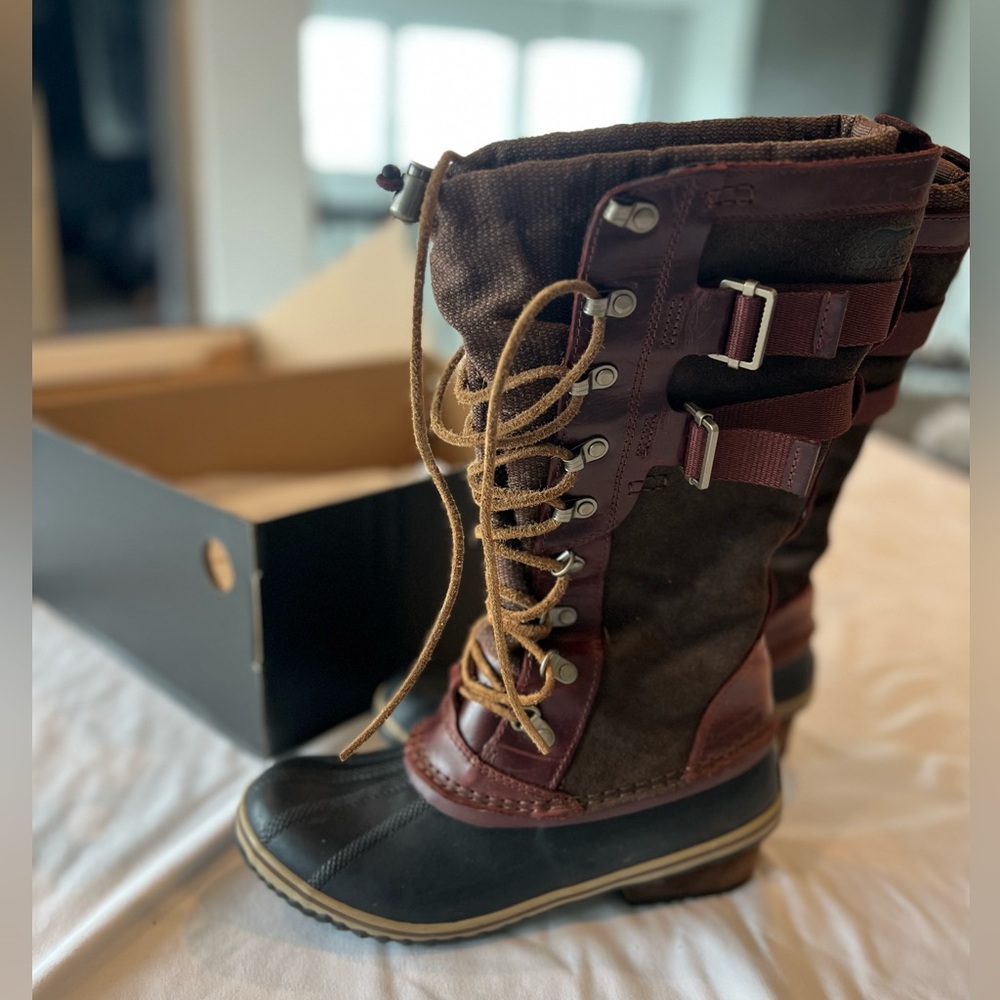 Sorel Conquest Carley II | Size 8.5 | Redwood & Tobacco